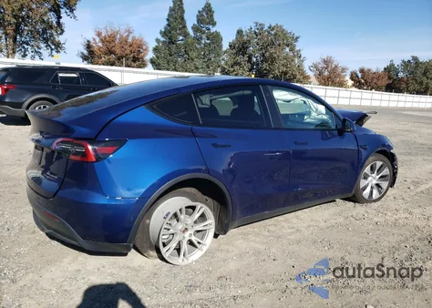 2022 Tesla Model Y z USA, uszkodzony, nr VIN 7SAYGDEE1NF323916